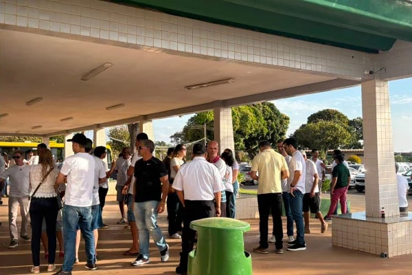 Vigilante morto pela PCDF é enterrado e família pede justiça