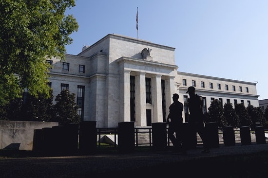 Reabertura de Ormuz e petróleo podem remodelar opções do Fed para cortes de juros