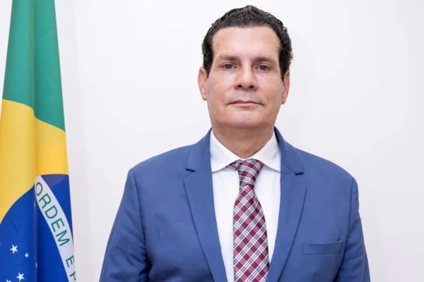 Embaixador é acusado de perseguição e intimidação em cartas ao Itamaraty