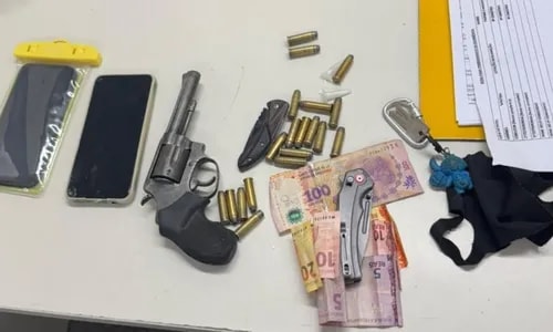 Dupla armada em moto é presa após tentativa de fuga em Salvador