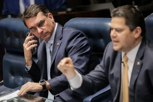 Por impeachment de Moraes, Alcolumbre e Flávio entram em rota de colisão