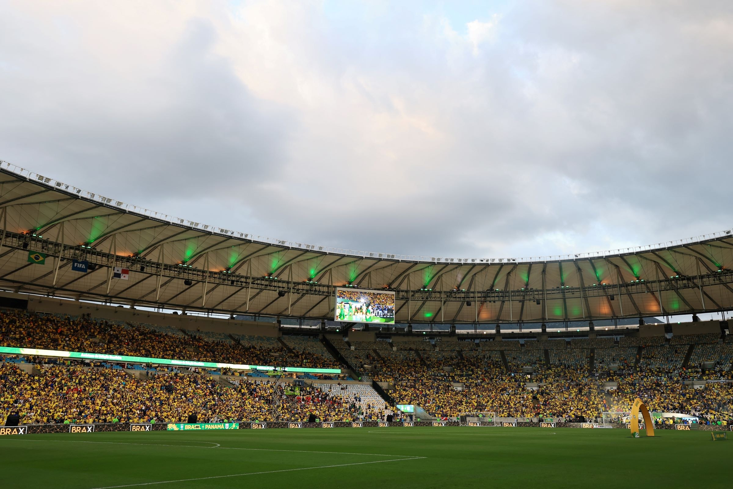 Brasil x Panamá: torcida movimenta arredores do Maracanã antes de jogo. Veja vídeo