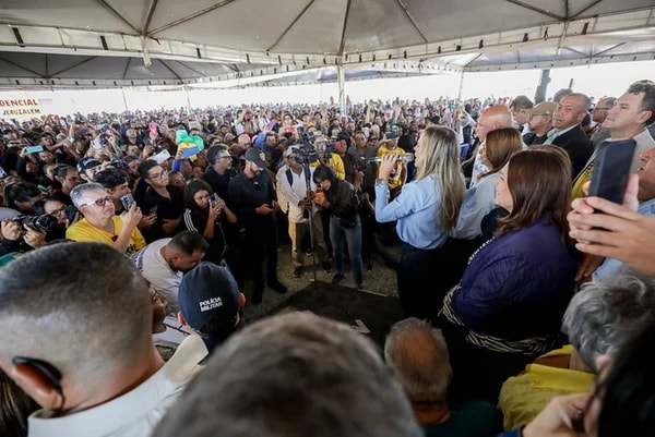 Celina avança com entrega de 400 lotes do Morar Bem para famílias do DF