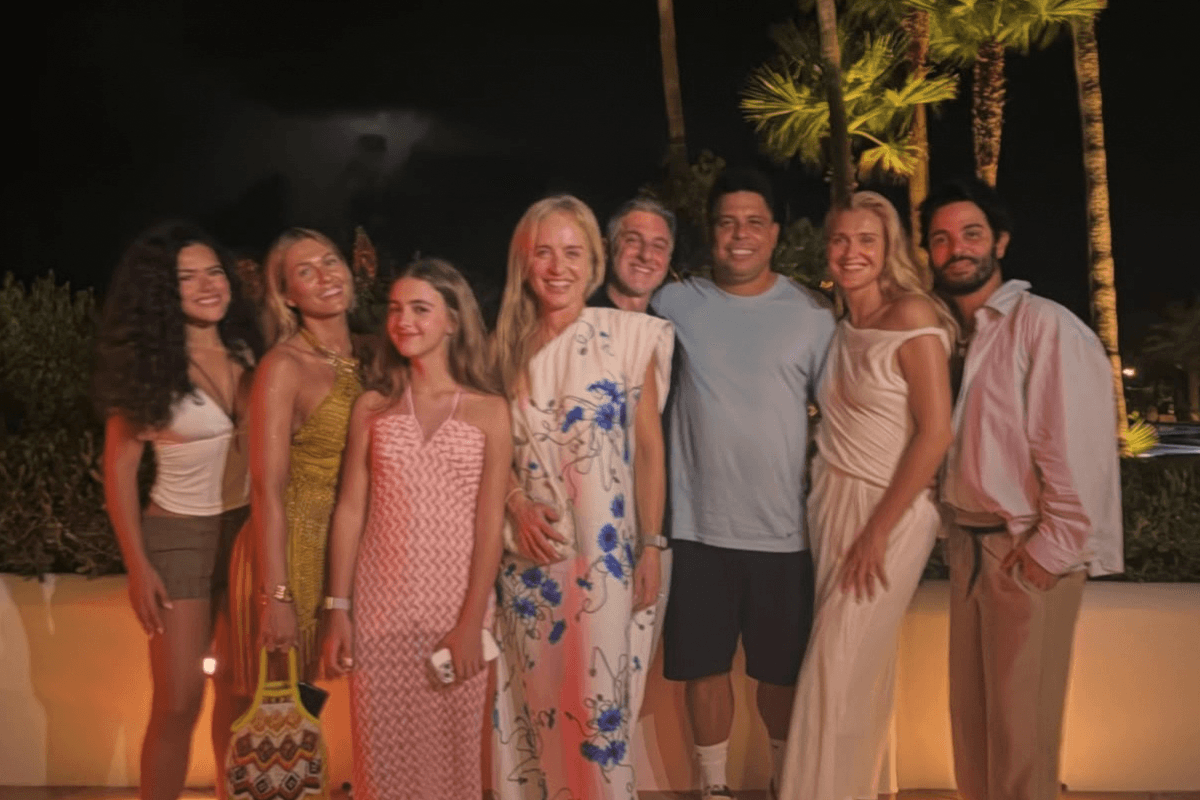 Verão europeu: famosos elegem ilha espanhola para férias de luxo