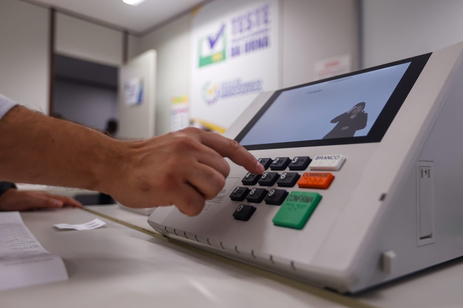 TSE assina e lacra nesta sexta sistemas das eleições de 2026