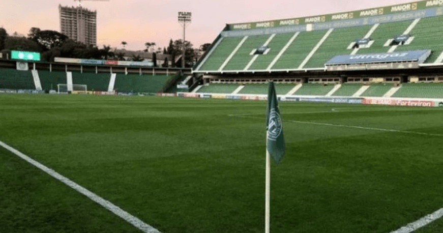Conmebol toma decisão sobre gramados após polêmica com Palmeiras
