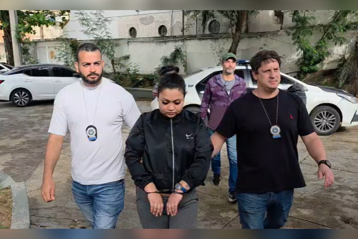 Mulher ligada à logística do PCC é presa por tráfico de drogas no Rio