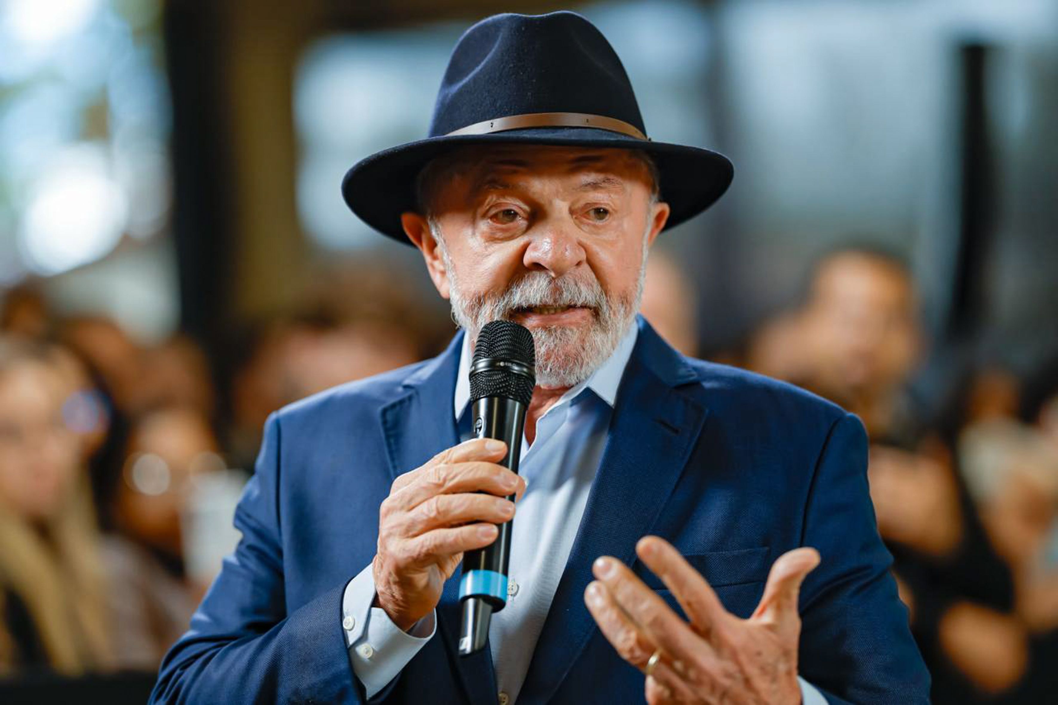 Flávio defende castração química; Lula promete Ministério da Segurança