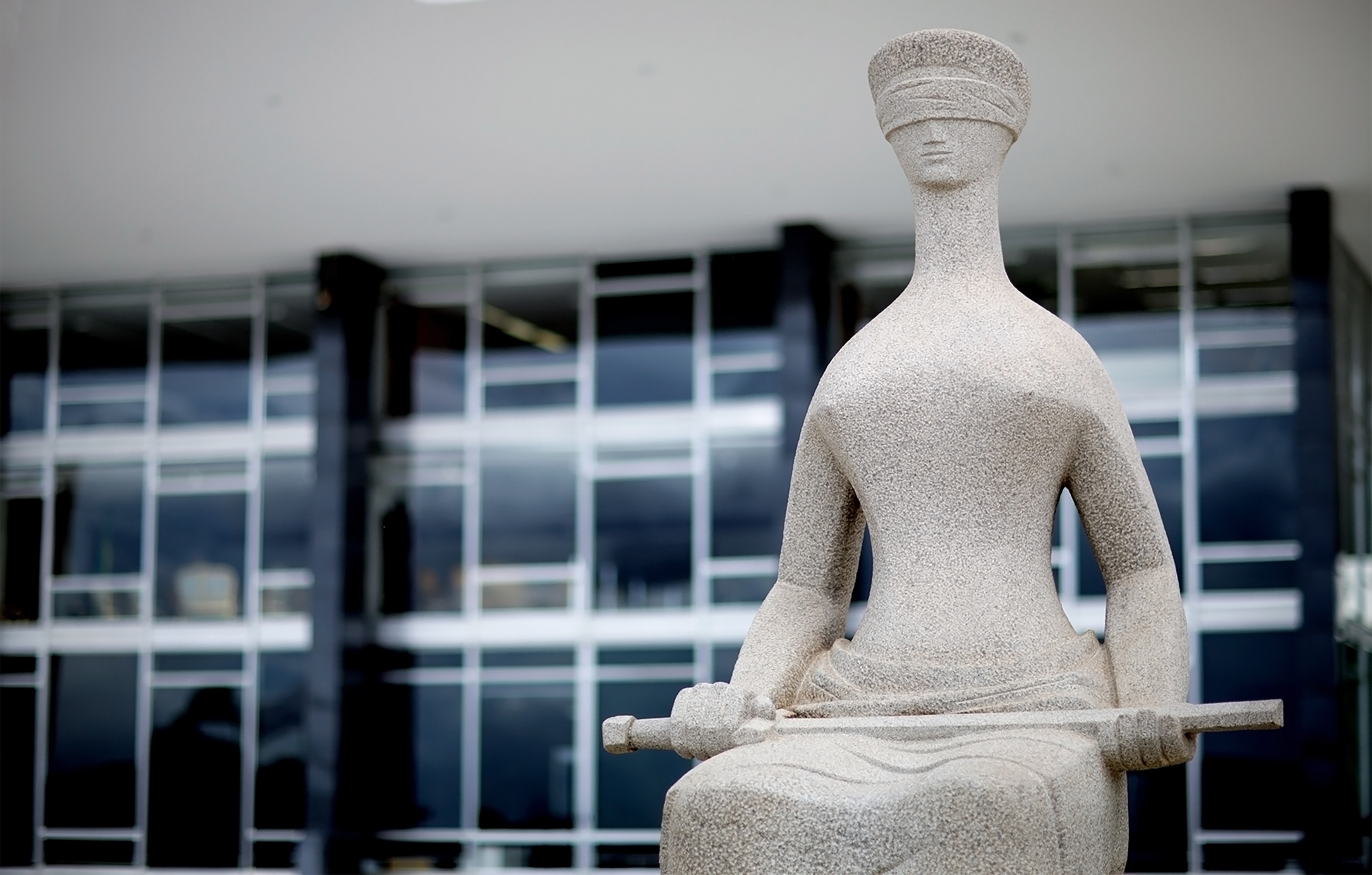Bitcoin opera em baixa com com cautela por decisão do Fed