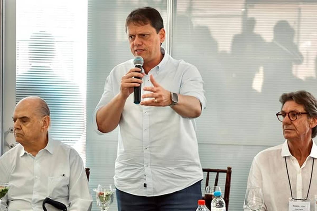 Tarcísio critica falta de subsídio federal a produtores de cana de SP