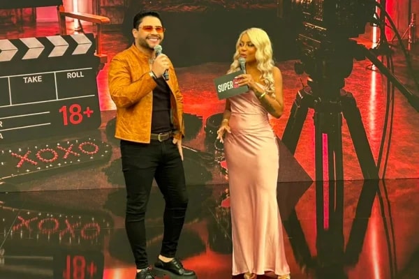 Cariúcha sugere casa de swing após convite do cantor Ícaro Moraes