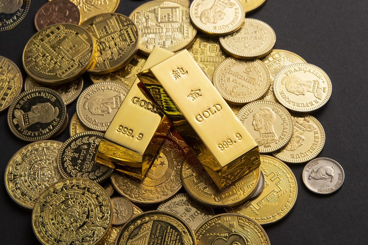 Reorganização de átomos explica por que ouro nunca deixa de brilhar