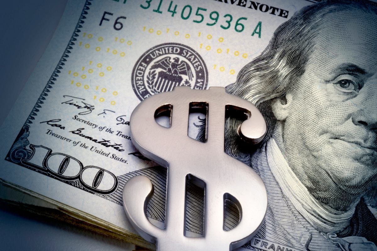 Dólar cai e Bolsa sobe: com eleição, investidor ignora petróleo a US$ 107