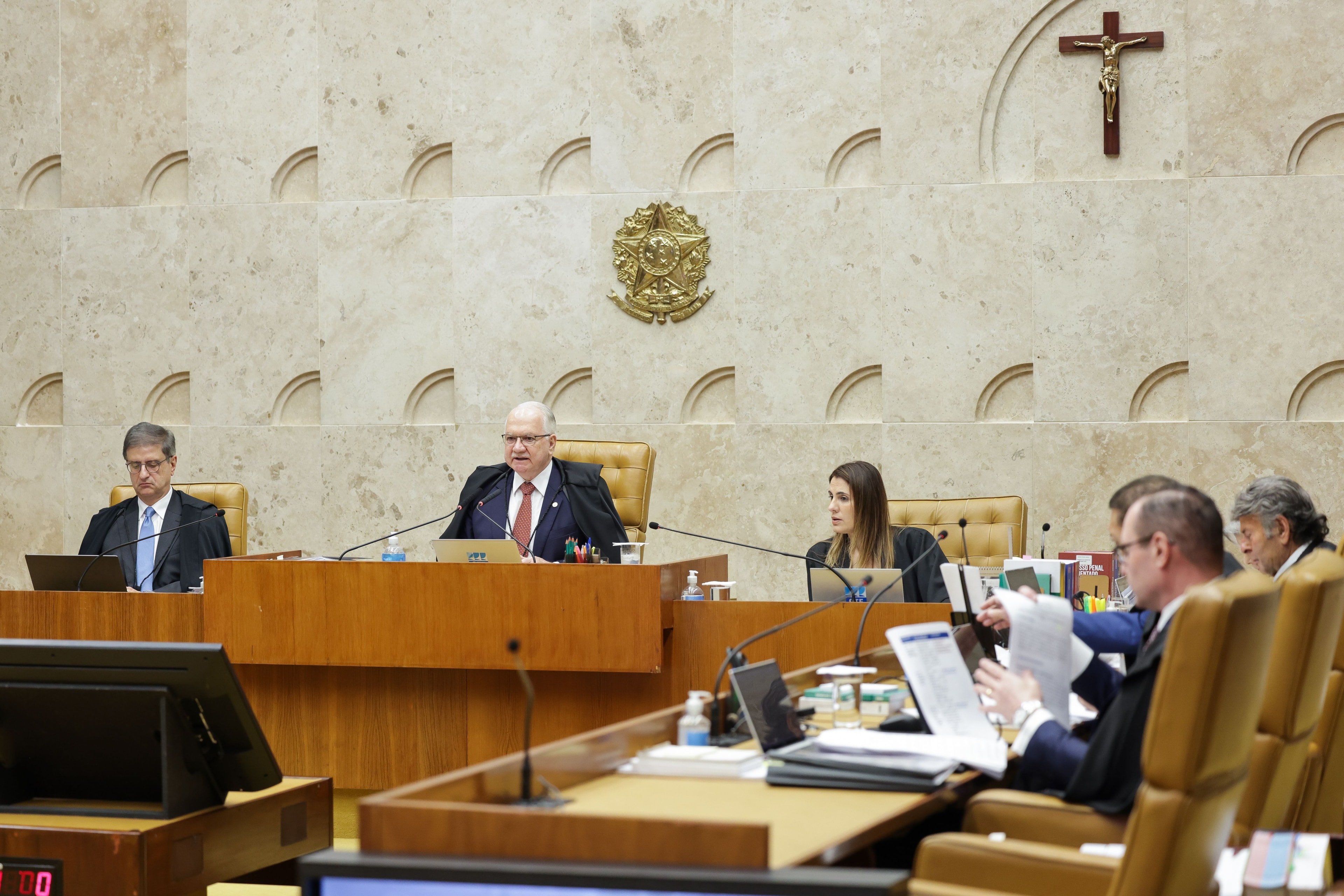 Fachin diz que Justiça existe para “servir e não para ser servido”