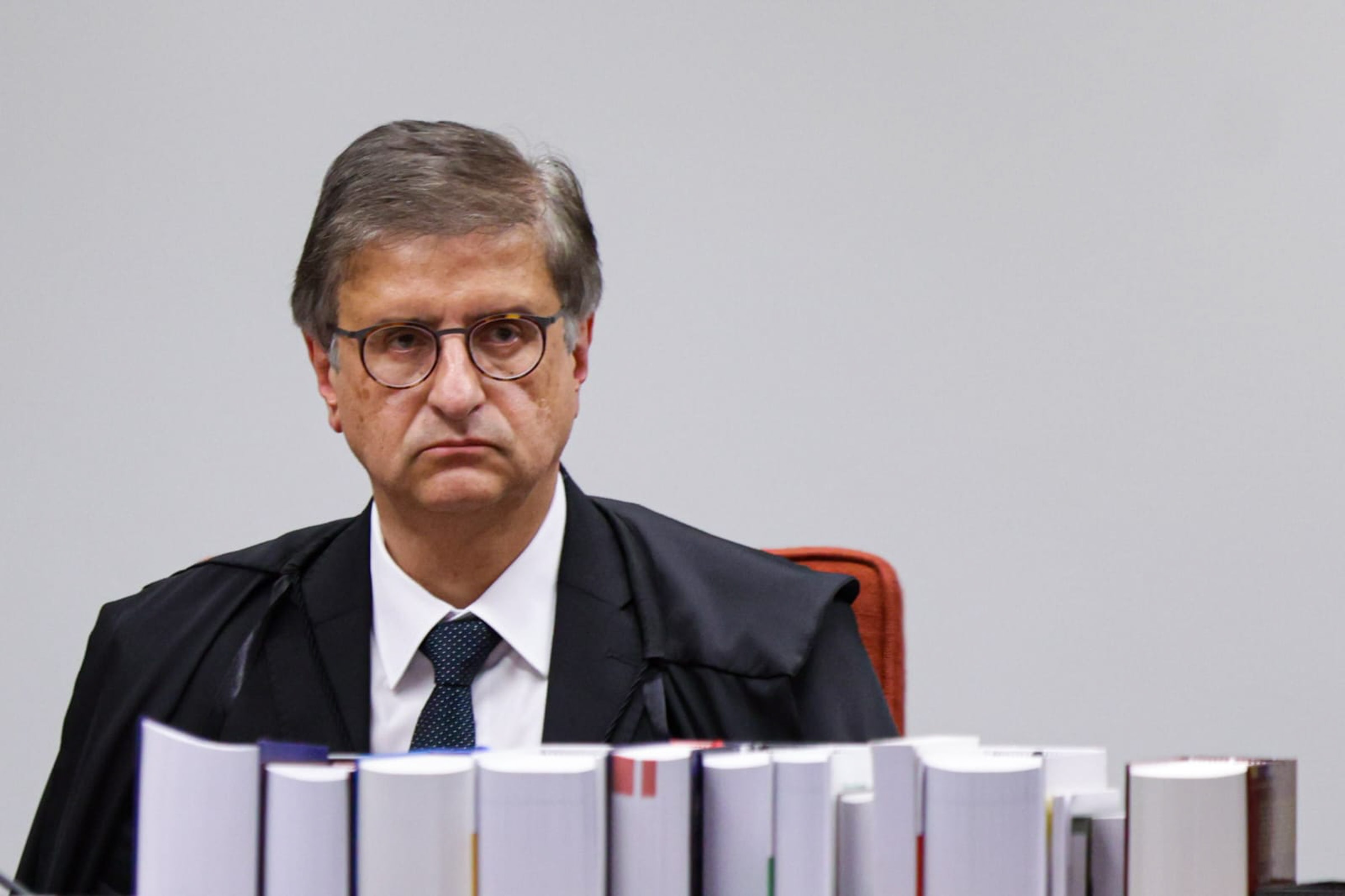 PGR tem até hoje para dar parecer sobre incluir Flávio e Bolsonaro em inquérito