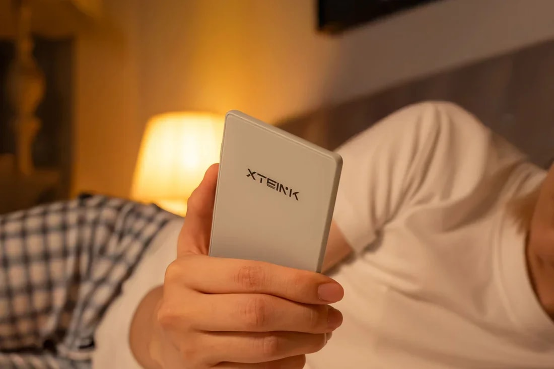 “Mini Kindle” que gruda no iPhone tem ajuste de brilho e cor; veja preço