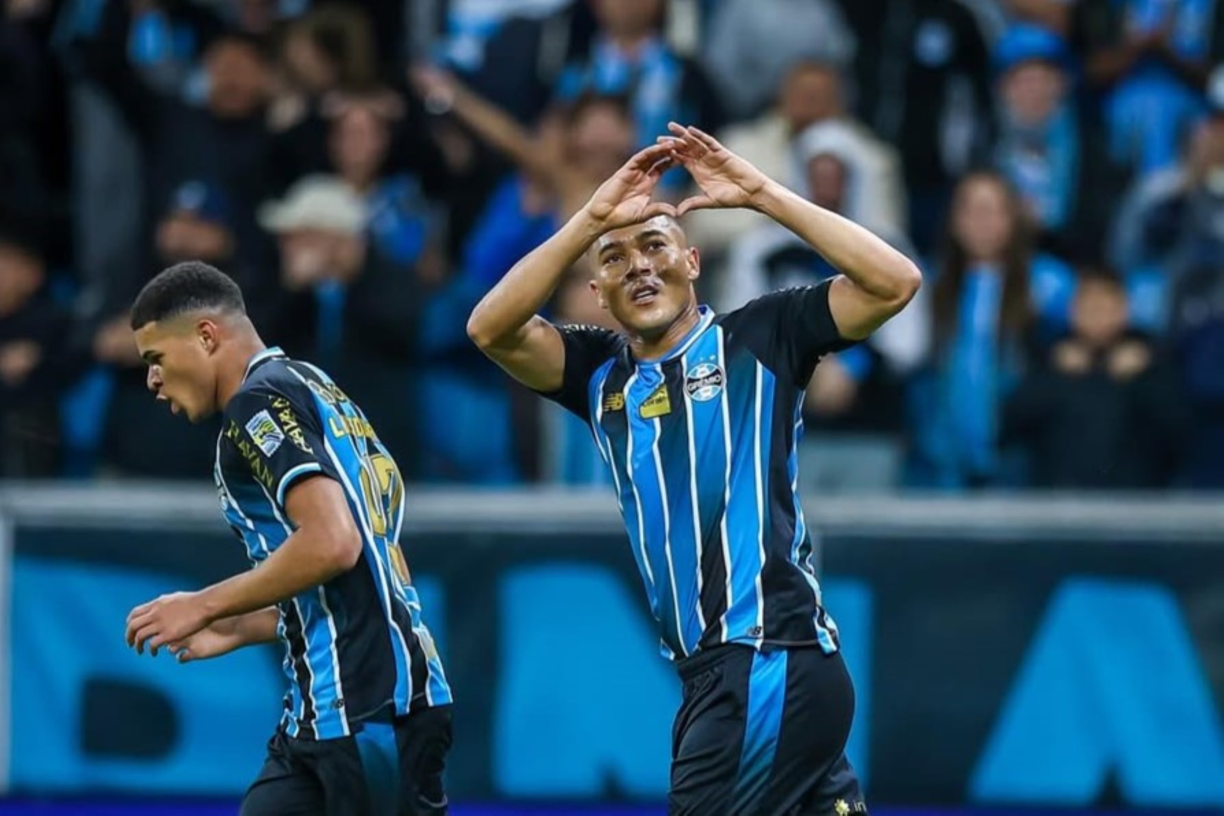 Em briga contra o rebaixamento, Grêmio vence Santos de virada