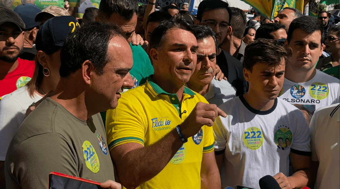 IAs dão informações falsas sobre eleições e recomendam votos, diz estudo