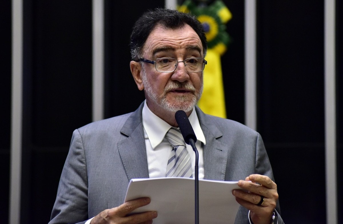 PT mineiro oficializa Patrus Ananias como candidato ao governo de MG