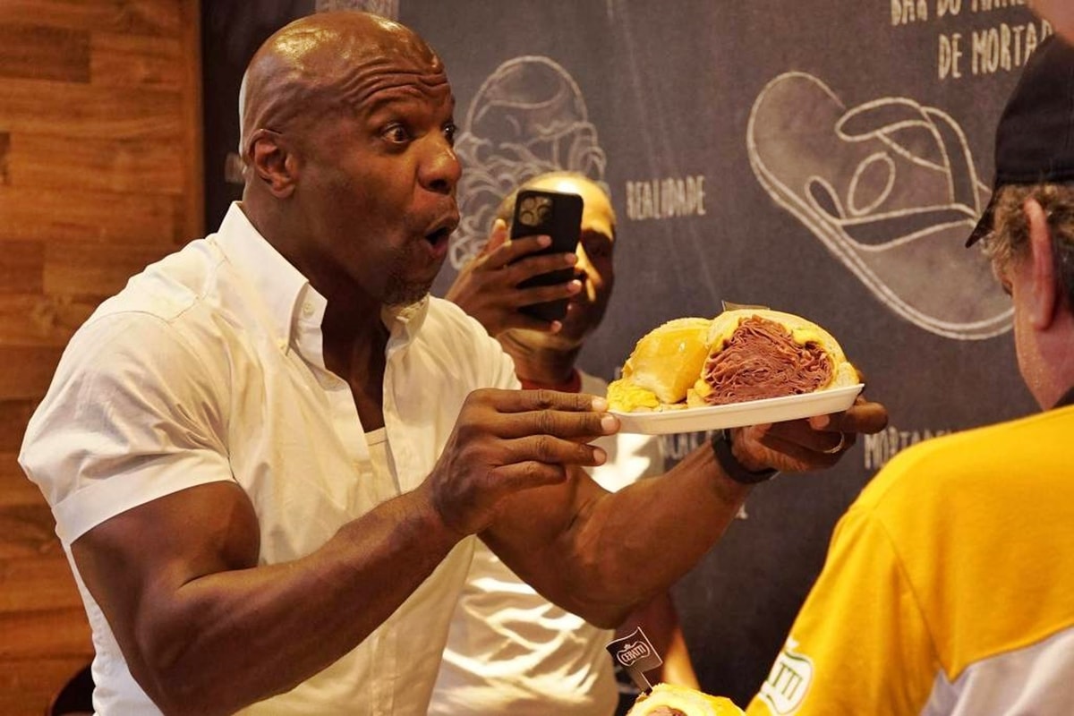 Já pode tirar CPF: Terry Crews e suas visitas mais icônicas ao Brasil