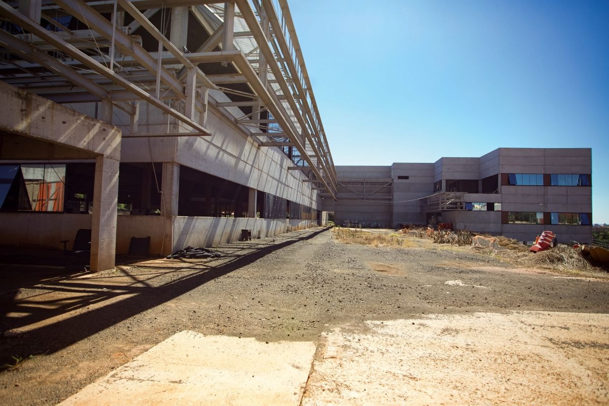 Foragido, Primo deixou obra faraônica abandonada no interior de SP