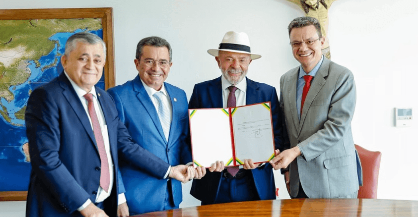 Lula assina nomeação de Odair Cunha ao TCU