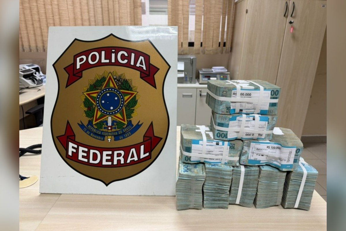 PF intercepta saque milionário e apreende “montanha de dinheiro”