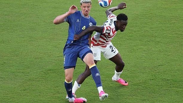 Zagueiro dos EUA pensou ser IA ao ver Balogun liberado de suspensão na Copa