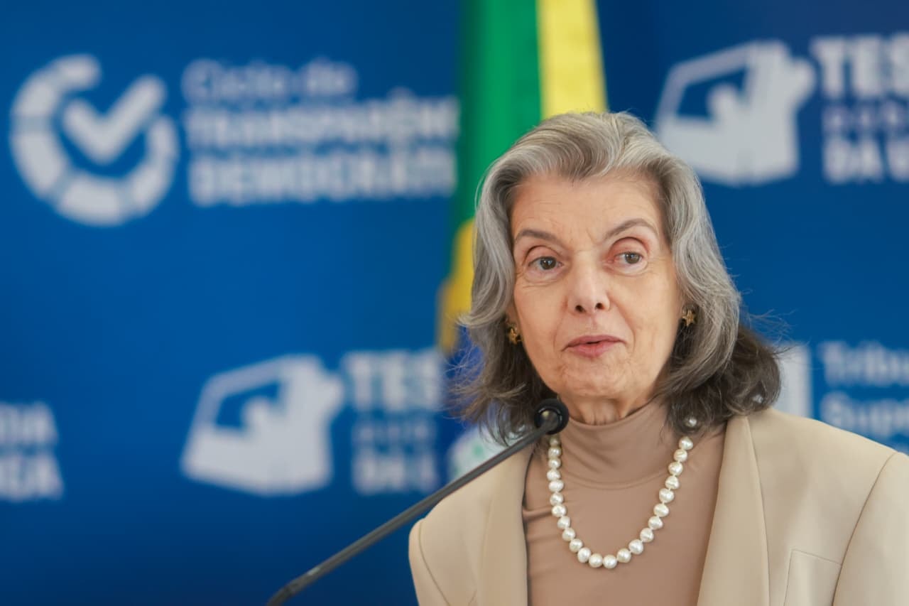 Livro em homenagem aos 20 anos de Cármen no STF tem Emicida e Alcione