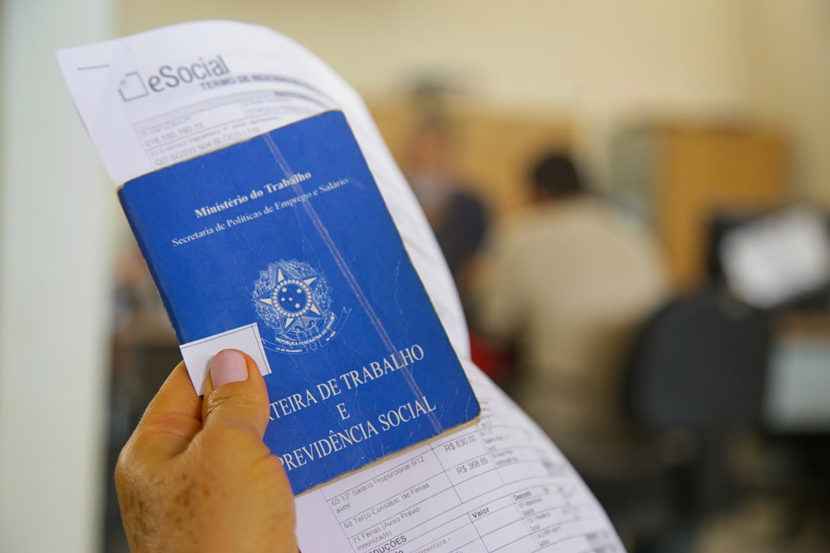 Governo muda regras de trabalho do comércio em feriado. Veja como fica