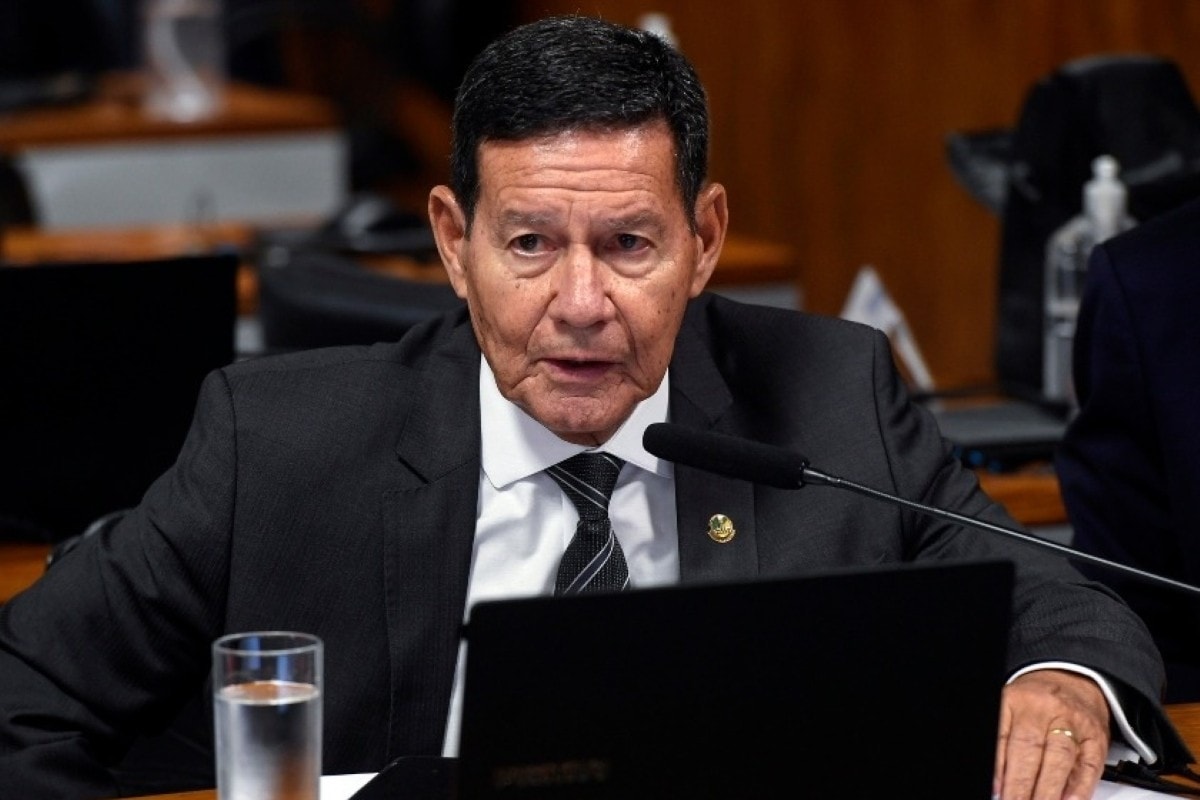 Mourão é o único senador a votar contra a PEC do fim da escala 6x1
