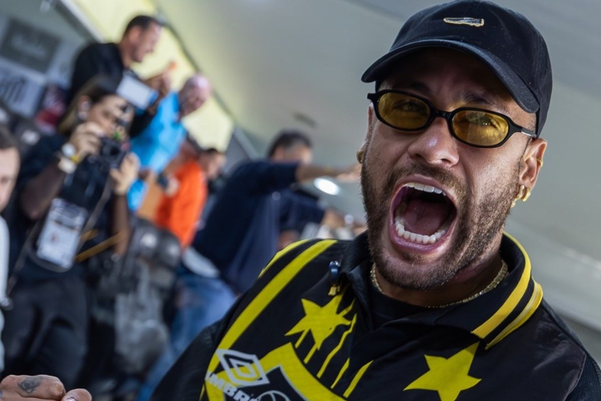 Victor Hugo dá camisa para Neymar, mas provoca: "Na Arena vai ser sinistro"