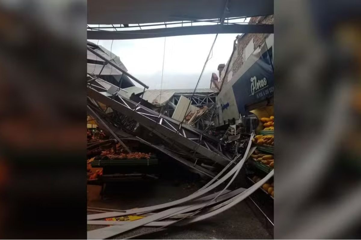 Temporal em SP: homem morre após teto de supermercado desabar no interior