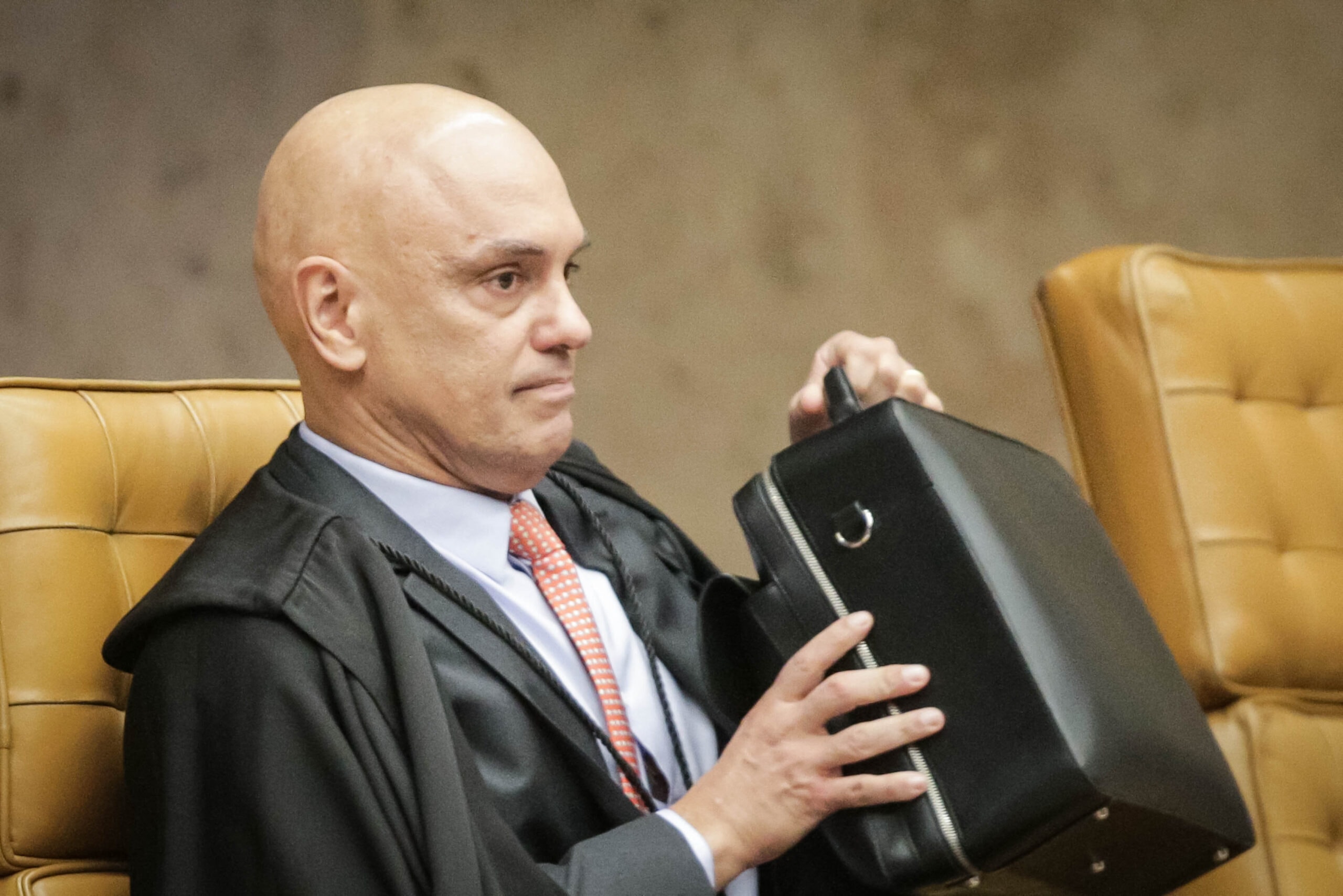 Alexandre de Moraes não cairá sozinho