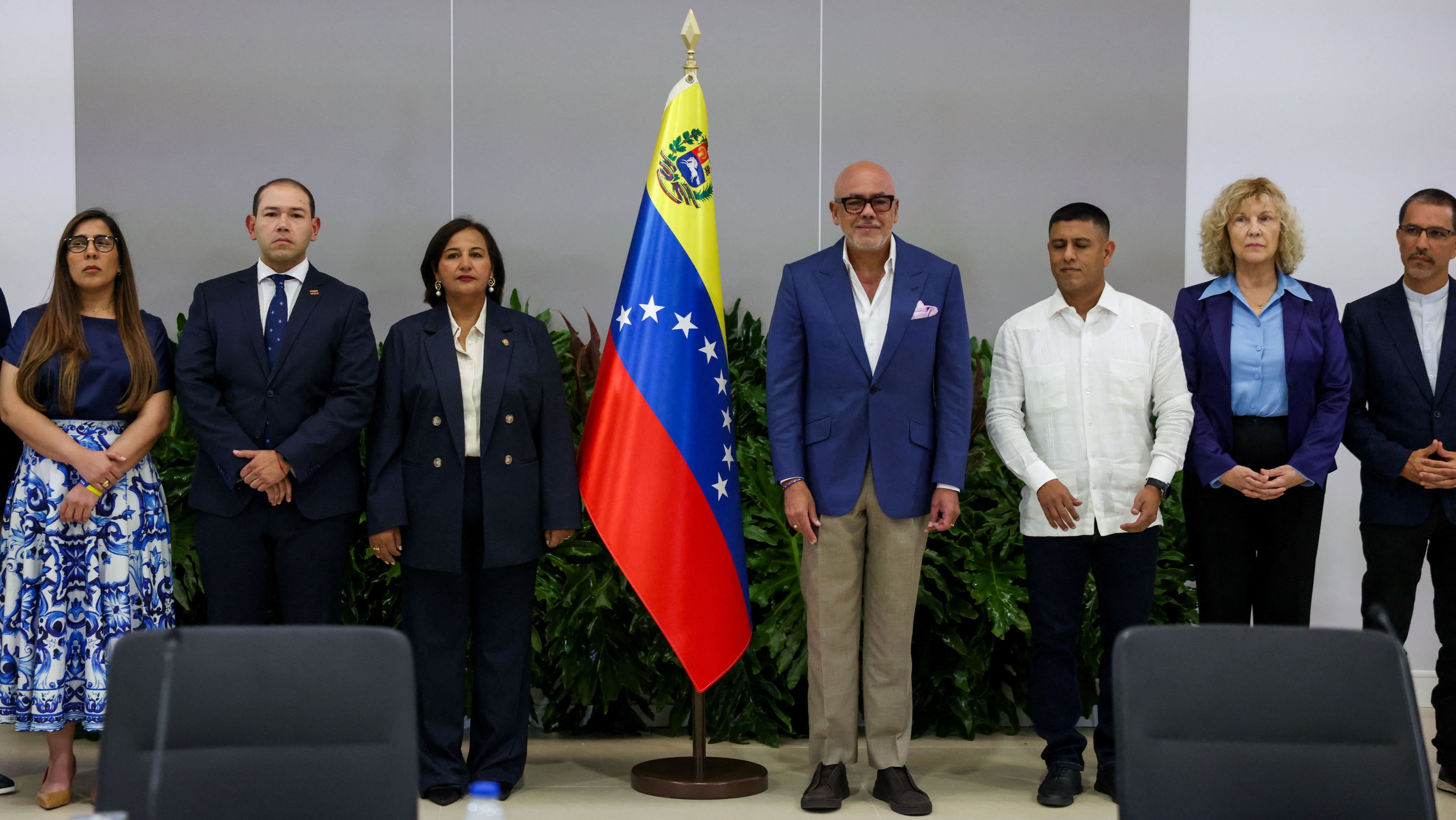 Opositores retornam à Venezuela oito meses após queda de Nicolás Maduro