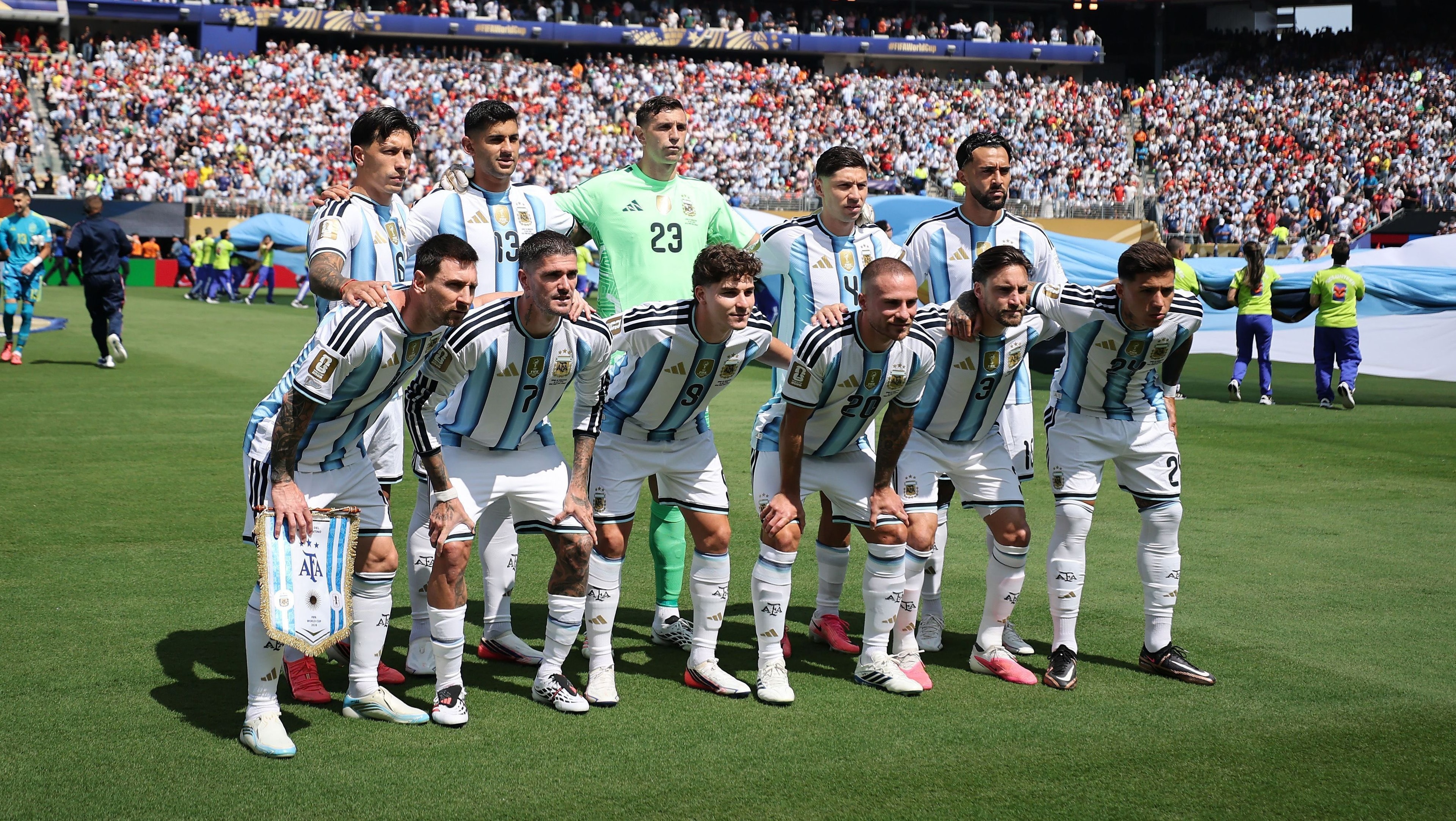 Após vice, Messi não retorna com delegação da Argentina para Buenos Aires
