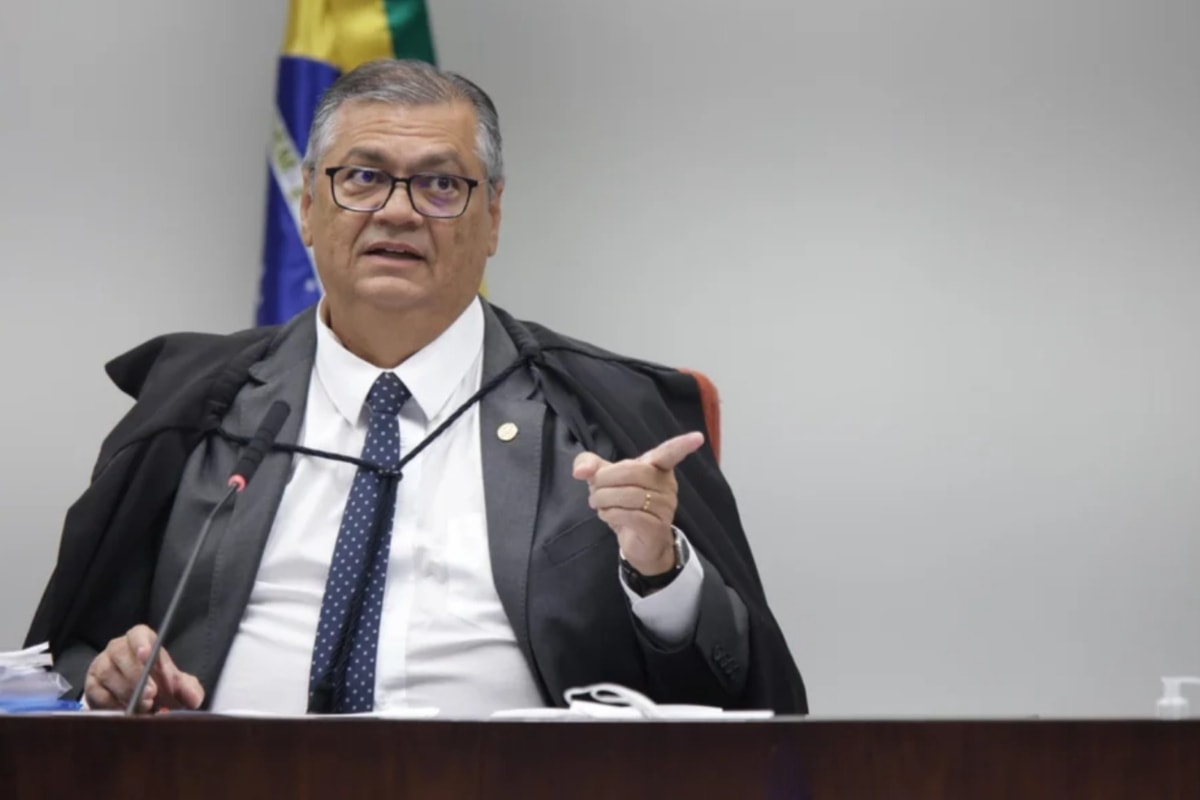 Dino pede vista e chama de "desastrada" sessão do STF sobre Moraes