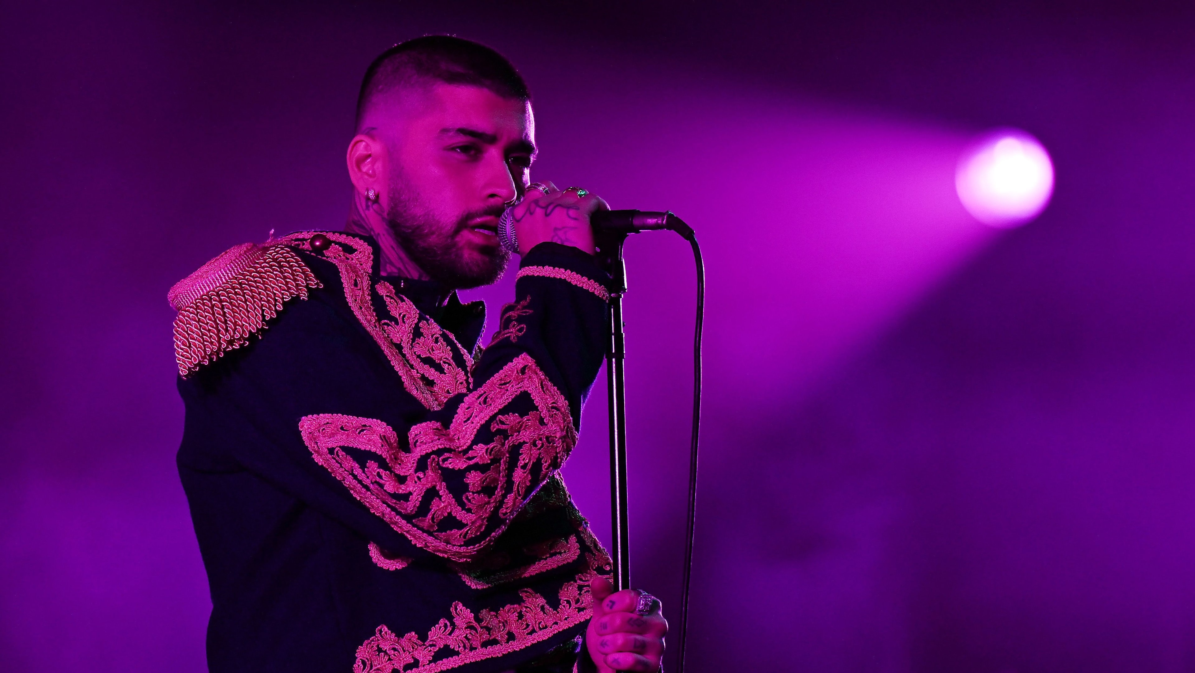 Família de Zayn Malik faz pedido após hospitalização do cantor