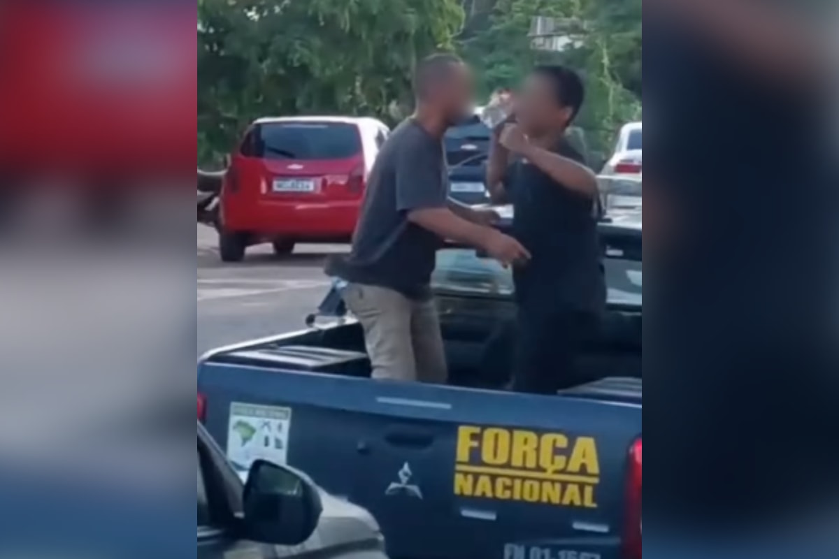 Dupla usa viatura da Força Nacional como pista de dança: "Vai dar B.O". Veja vídeo