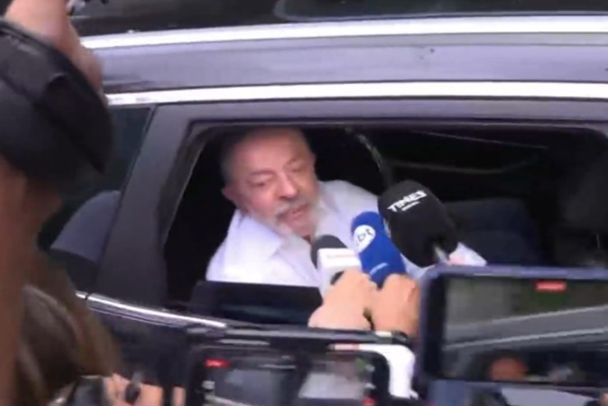 Lula chega a colégio em São Bernardo do Campo para votar no 2º turno