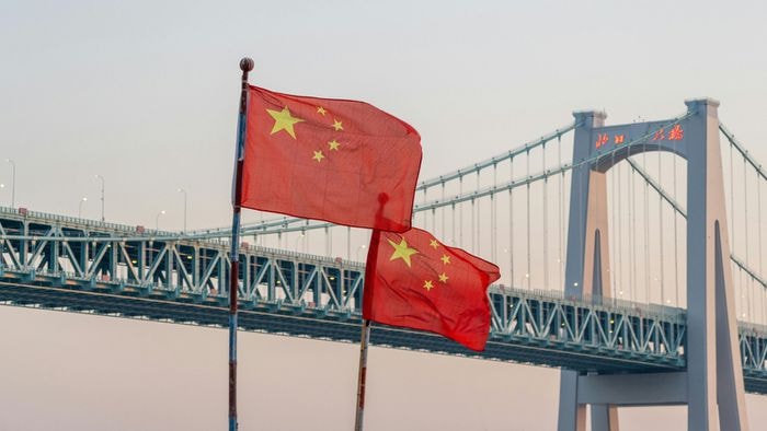 Nova IA chinesa derrota ChatGPT e tem uma vantagem gigantesca