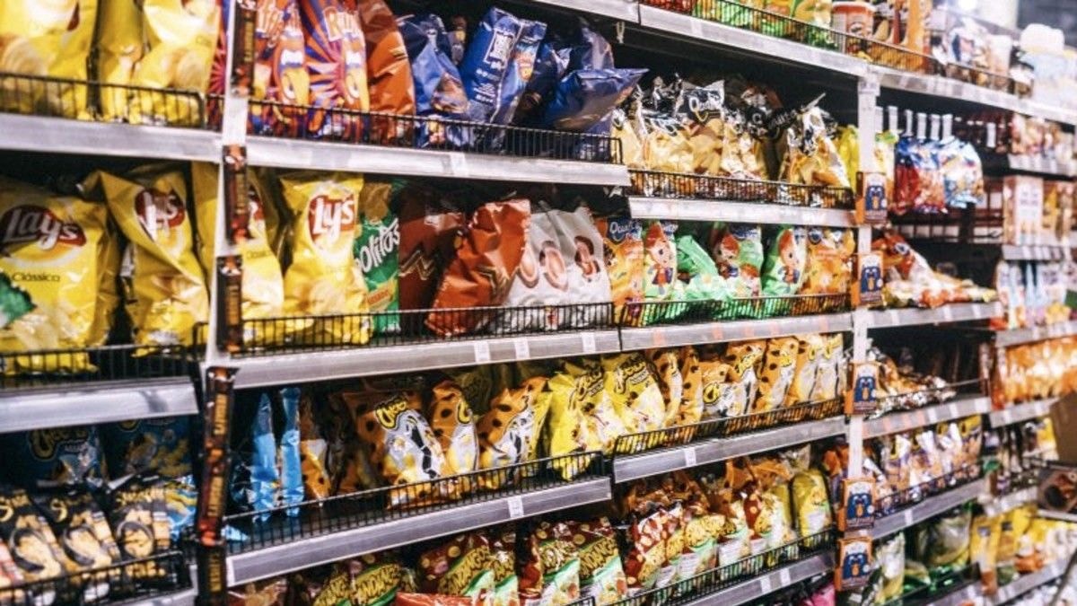 Consumo de ultraprocessados pelo pai pode influenciar peso do bebê; entenda