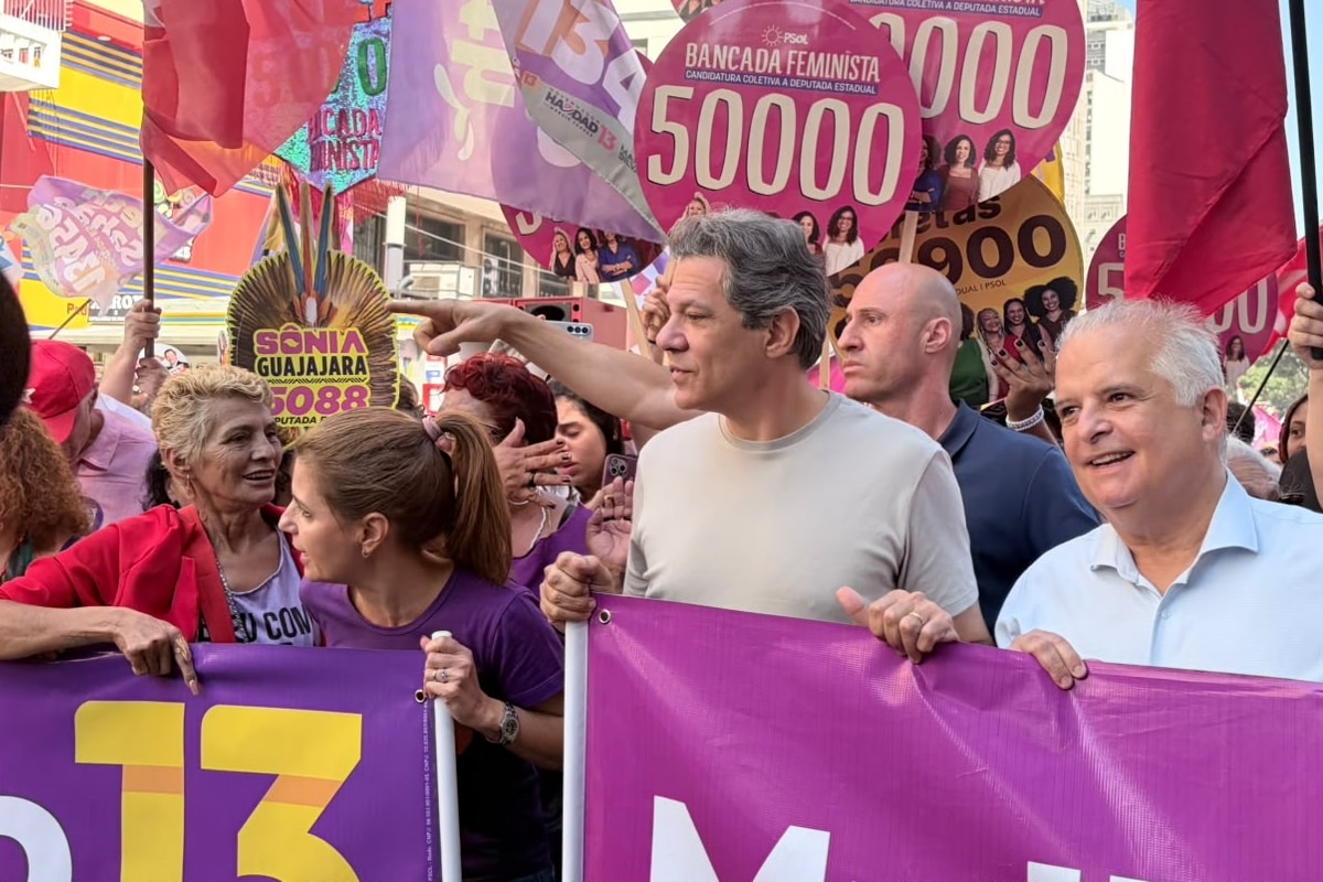 Haddad faz caminhada no Centro de SP como 1º ato de campanha