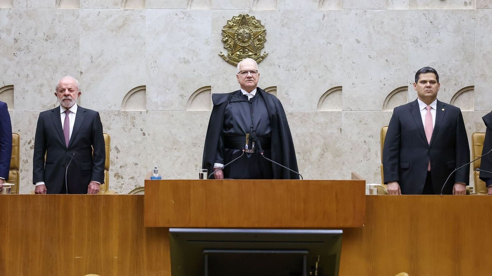 Análise: Fachin toma medidas para tentar restabelecer ordem no STF