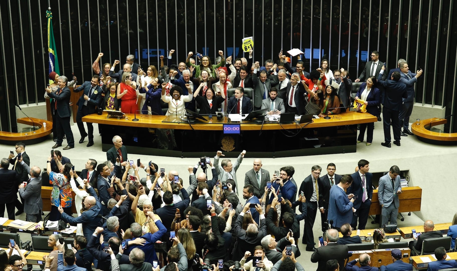 Por fim da 6 X 1, sindicatos se reúnem com Alcolumbre na 4ª feira