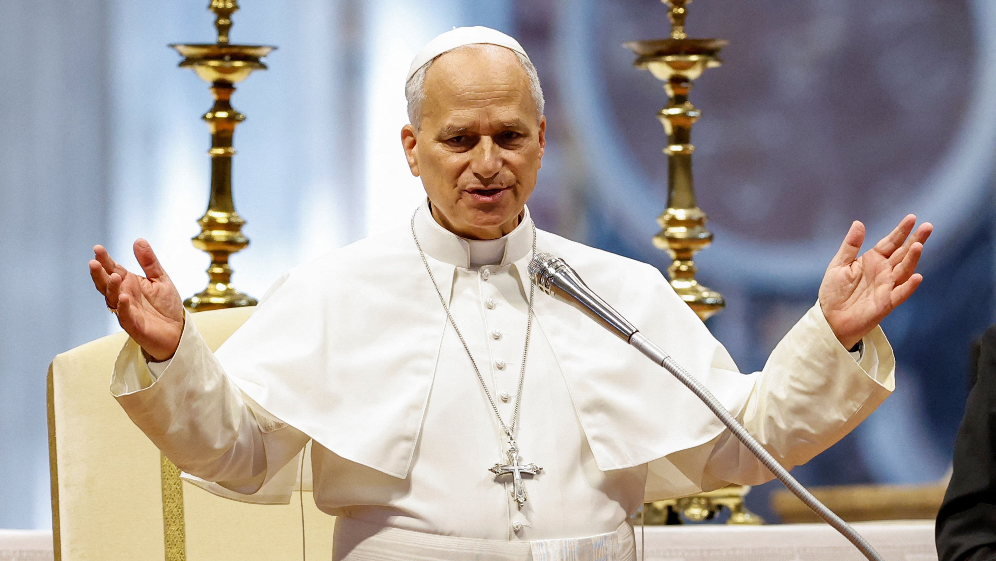 Após cirurgia, Papa Leão XIV vai conduzir tradicional oração de domingo