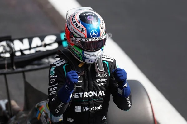 Líder da F1, Antonelli compartilha treino durante pausa da temporada