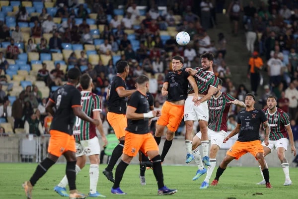 Fluminense goleia Nova Iguaçu em amistoso disputado no Maracanã