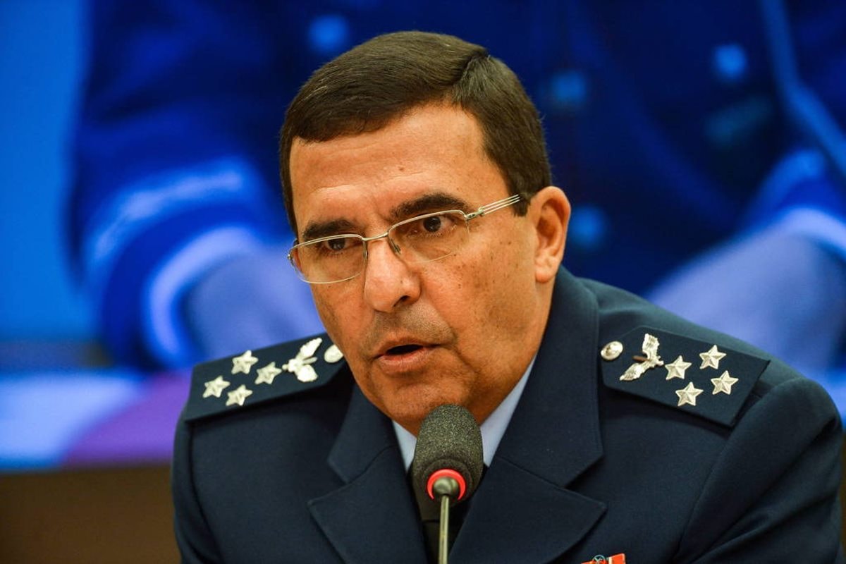 Ex-comandante da FAB lançará livro sobre recusa a golpe de Estado