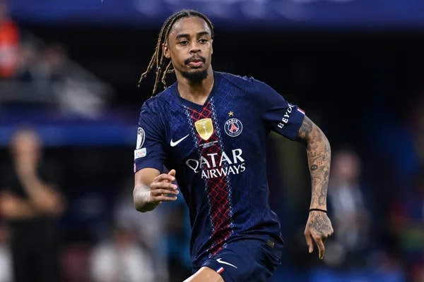 Liverpool chega a acordo verbal pela contratação de Barcola, do PSG